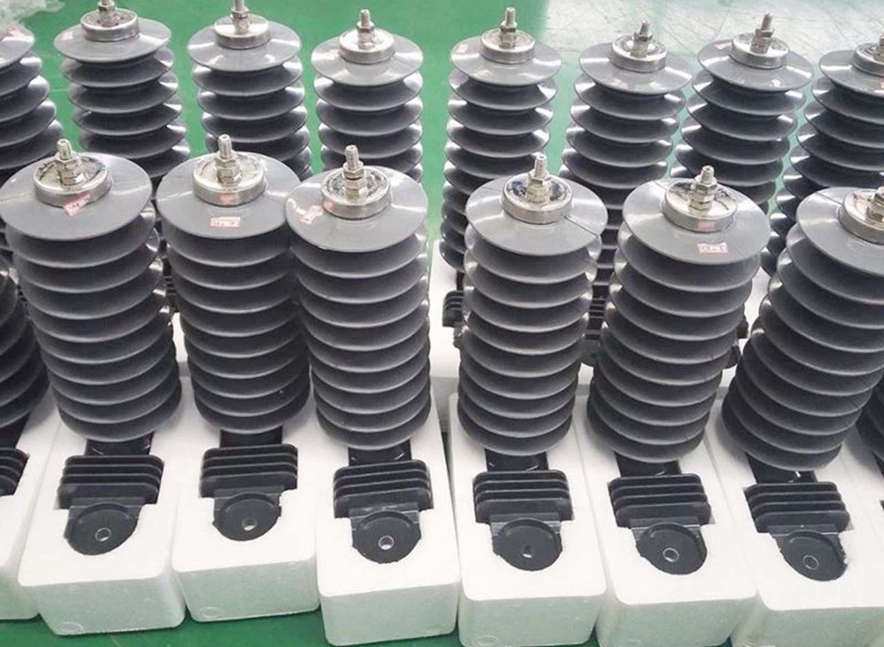 How to Choose Between the Surge Arrester and Lightning Arrester