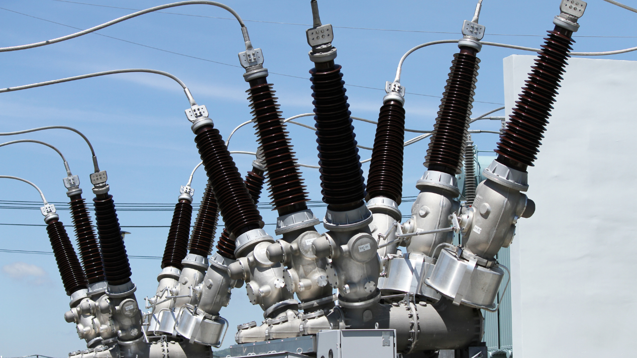 Applications of Dead Tank Circuit Breaker